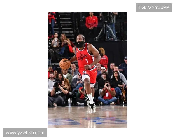 莱昂纳德状态低迷17投7中仅得18分5篮板正负值创赛季新低