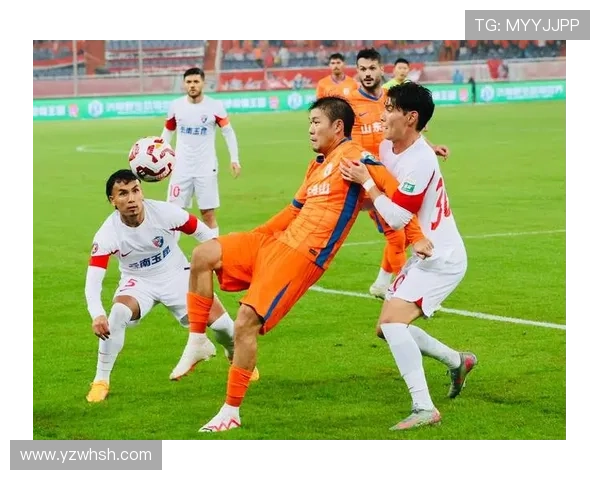 后场防守失误致命奥斯卡助攻侯永永头球破门泰山队暂时落后玉昆队